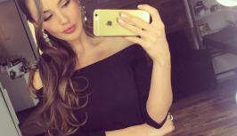 Hot girl is alone and she's waiting for meeting with you online 