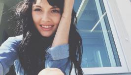 Girl with long black hair on chat