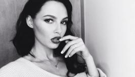 Girl's black&white photo for randomchat