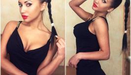 Sexy girl with bright red lipstick is amazing on randomchat