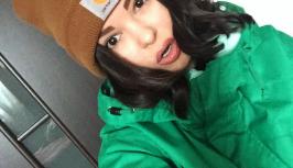 Hot girl in green jacket is on randomchat