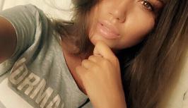 Girl make selfie for randomchat