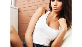 This girl in sexy clothes is on chat