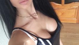 Meet this hot brunette with big delicious tits on chatroulette