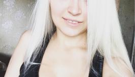 Hot blonde with big tits is on videochat