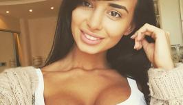 Hot girl with big tits is on randomchat